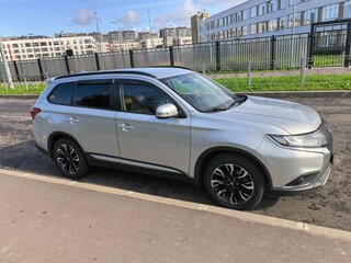 2022 Mitsubishi Outlander III Рестайлинг 3, серый, 2400000 рублей, вид 5