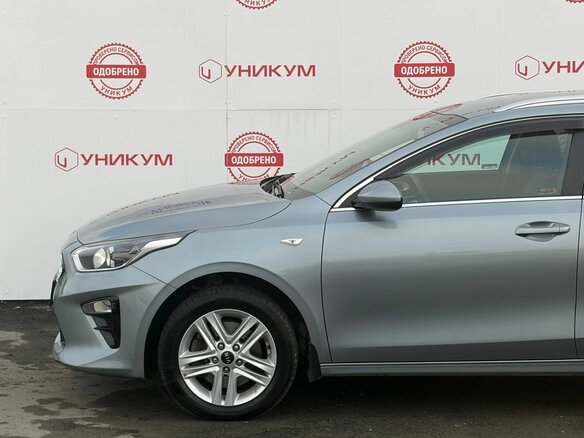 2021 Kia Ceed III, серый - вид 11