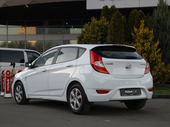2013 Hyundai Solaris I, белый, 878000 рублей - вид 4
