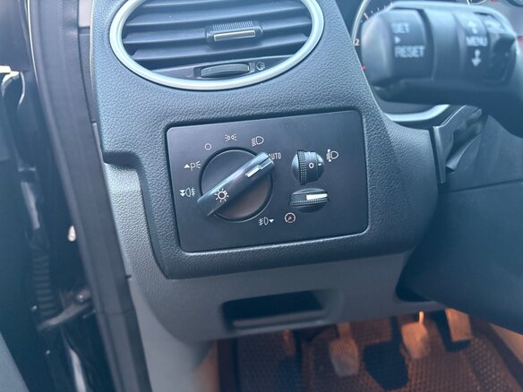 2008 Ford Focus II Рестайлинг, чёрный, 400000 рублей - вид 17