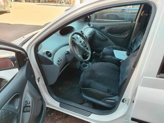 2000 Toyota Yaris I, белый, 325000 рублей, вид 4