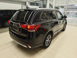 2018 Mitsubishi Outlander III Рестайлинг 3, чёрный, 2050000 рублей, вид 3