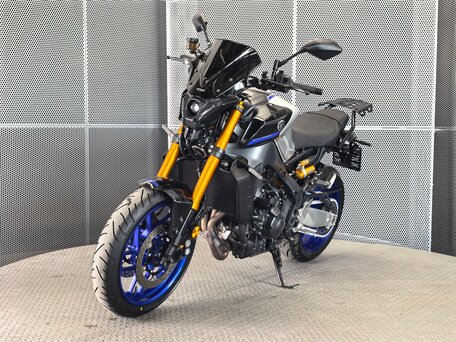 2023 Yamaha MT-09 (FZ-09), серебристый, 1127000 рублей, вид 4
