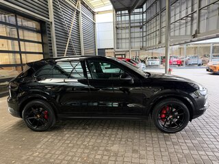 2019 Porsche Cayenne III, чёрный, 6900000 рублей, вид 3