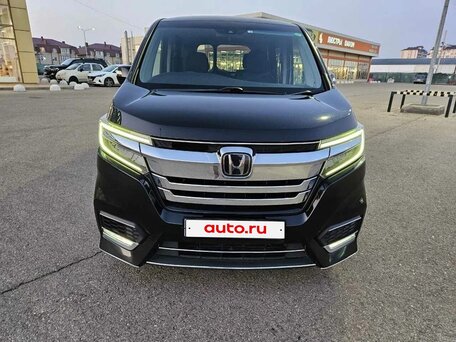 2017 Honda Stepwgn Spada V Рестайлинг, чёрный, 1890000 рублей, вид 1