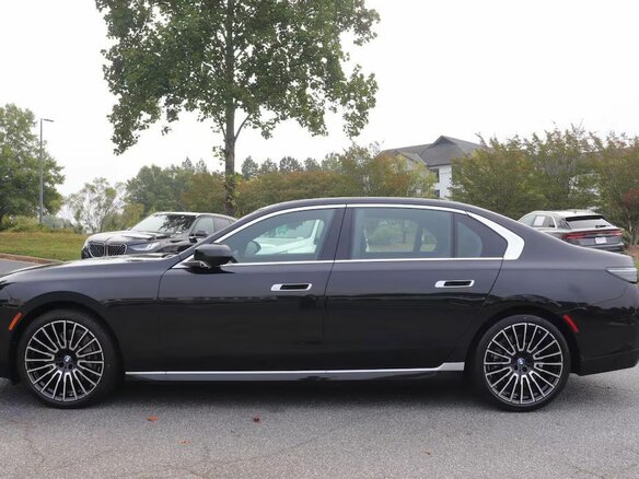 2026 BMW 7 серии 740 xDrive VII (G70) Рестайлинг, чёрный, 15973868 рублей - вид 2