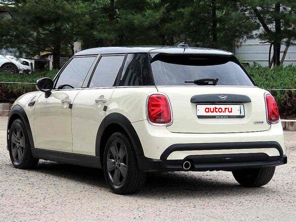 2022 Mini Hatch Cooper III (F55/F56) Рестайлинг 2, бежевый, 2170000 рублей - вид 3
