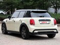 2022 Mini Hatch Cooper III (F55/F56) Рестайлинг 2, бежевый, 2170000 рублей - вид 3