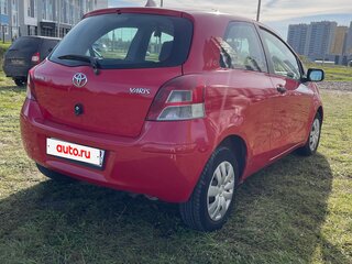 2010 Toyota Yaris III, красный, 540000 рублей, вид 3