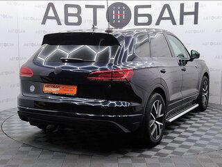 2021 Volkswagen Touareg III, чёрный, 4529000 рублей, вид 3