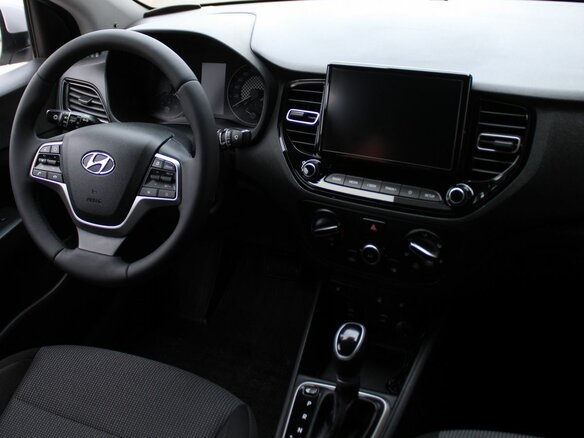 2020 Hyundai Solaris II Рестайлинг, серебристый, 1779000 рублей - вид 10