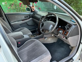 1999 Toyota Cresta V (X100) Рестайлинг, белый, 1100000 рублей, вид 5