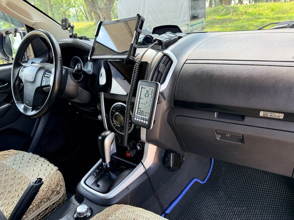 2019 Isuzu D-MAX, синий, 7500000 рублей - вид 6