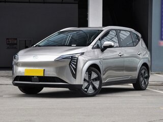 2026 Aion Y Plus 68.2 kWh, серебристый, 2223920 рублей, вид 1