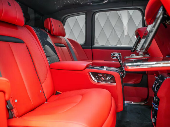 2025 Rolls-Royce Cullinan Black Badge I Рестайлинг (Series II), серый, 69100000 рублей - вид 11