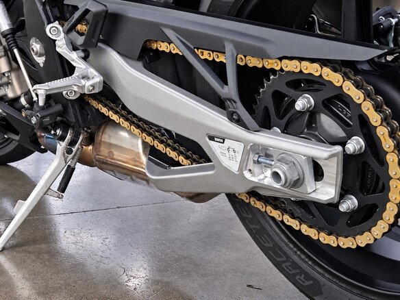2025 BMW S 1000 RR, серый, 2199999 рублей - вид 11