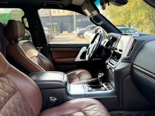 2017 Toyota Land Cruiser 200 Series Рестайлинг 2, чёрный, 4800000 рублей, вид 3