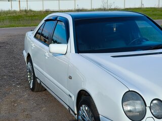 1996 Mercedes-Benz E-Класс 200 II (W210, S210), белый, 550000 рублей, вид 4