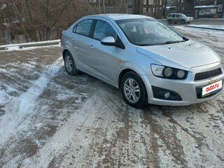 2014 Chevrolet Aveo II, серебристый, 685000 рублей, вид 1