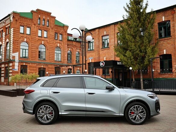 2026 Audi Q5 L III (GU), серый, 6300000 рублей - вид 5