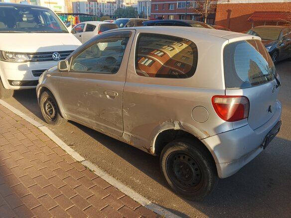2000 Toyota Vitz I (P10), серебристый, 140000 рублей - вид 3