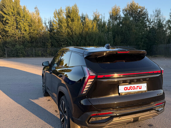 2023 Geely Atlas II, чёрный, 2680000 рублей - вид 2