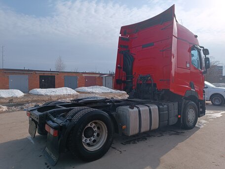 2015 Renault T-Series, красный, 3000000 рублей, вид 4