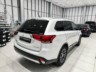 2016 Mitsubishi Outlander III Рестайлинг 2, белый, 2250000 рублей, вид 5