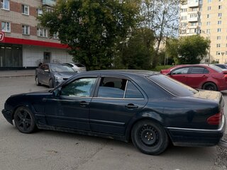 1996 Mercedes-Benz E-Класс 230 II (W210, S210), зелёный, 300000 рублей, вид 4