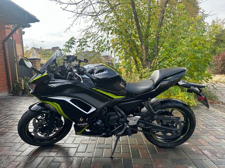 2021 Kawasaki ER-6F (Ninja 650R), чёрный, 790000 рублей, вид 3