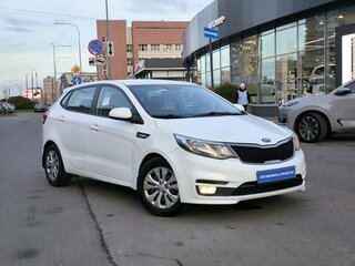 2015 Kia Rio III Рестайлинг, белый, 925000 рублей, вид 3