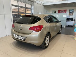 2010 Opel Astra J, золотистый, 564000 рублей, вид 4