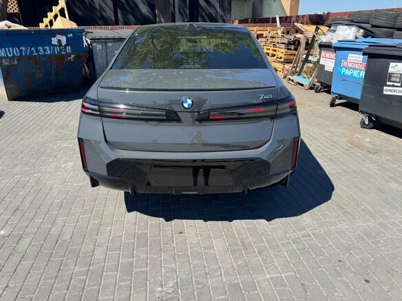 2026 BMW 7 серии 740d xDrive VII (G70) Рестайлинг, серый, 15750000 рублей - вид 3