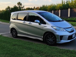 2013 Honda Freed I Рестайлинг, серебристый, 1070000 рублей, вид 1