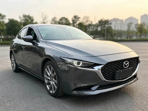 2022 Mazda 3 Axela IV (BP), серый, 1850000 рублей - вид 2