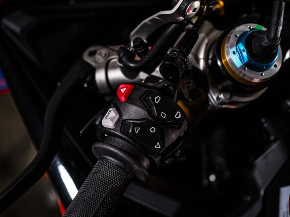 2026 Ducati Panigale V4, красный, 14000000 рублей - вид 25