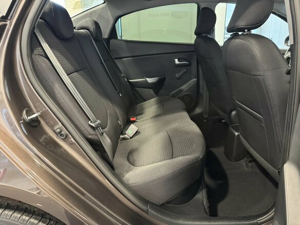 2016 Kia Rio III Рестайлинг, коричневый, 1150000 рублей - вид 13