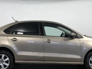 2017 Volkswagen Polo V Рестайлинг, бежевый, 1050000 рублей, вид 3