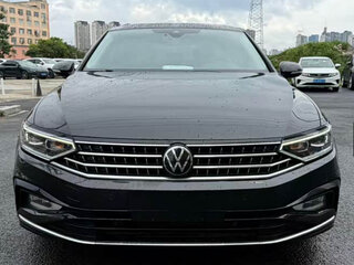 2023 Volkswagen Magotan B8 Рестайлинг, серый, 1460000 рублей, вид 2