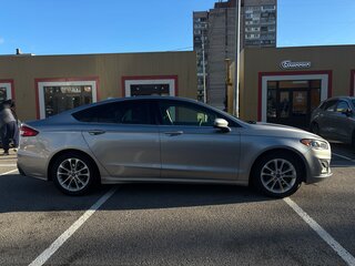 2020 Ford Fusion (North America) II Рестайлинг, серебристый, 1600000 рублей, вид 4