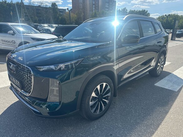 2026 Tenet T8, зелёный