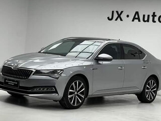 2024 Skoda Superb III Рестайлинг, серебристый, 2300888 рублей, вид 1