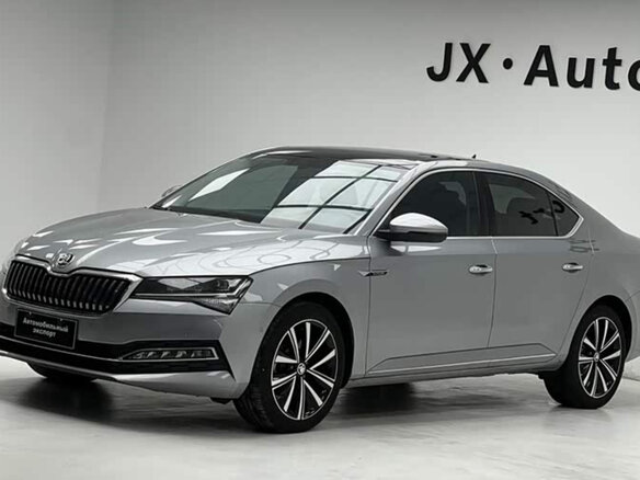 2024 Skoda Superb III Рестайлинг, серебристый, 2300888 рублей
