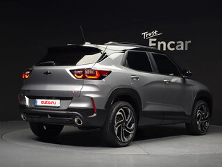 2023 Chevrolet TrailBlazer III Рестайлинг, серебристый, 2140000 рублей, вид 2