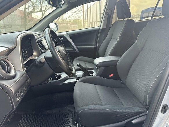2016 Toyota RAV4 IV (XA40) Рестайлинг, серебристый, 1859000 рублей - вид 6