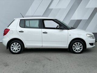 2011 Skoda Fabia II Рестайлинг, белый, 448000 рублей, вид 4