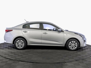 2021 Kia Rio IV Рестайлинг, серебристый, 1665000 рублей, вид 4