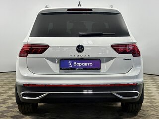 2020 Volkswagen Tiguan II Рестайлинг, белый, 3900000 рублей, вид 4