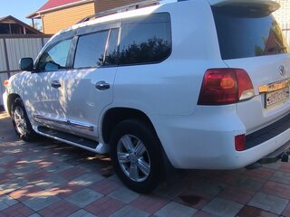 2013 Toyota Land Cruiser 200 Series Рестайлинг 1, белый, 3850000 рублей, вид 4