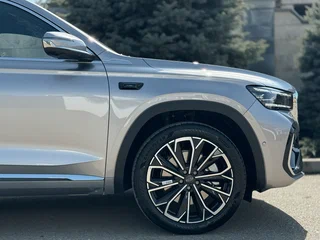 2026 Geely Monjaro (Xingyue L) I Рестайлинг 2 (China Market), серый, 4054000 рублей, вид 4